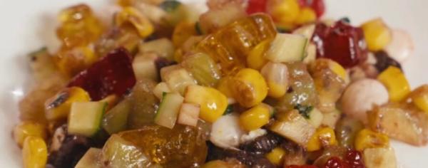 Dyrachyo приготовил сладкий салат из киви, огурца, печенья Oreo, Skittles, кукурузы и мармеладных мишек