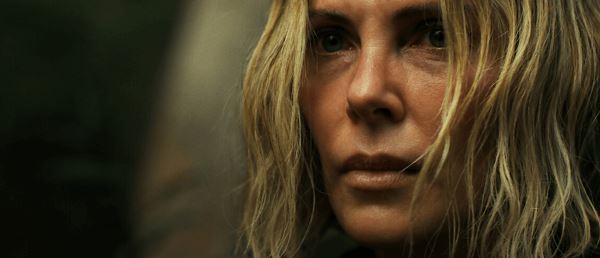 Тэрон Эджертон охотится на Шарлиз Терон в тизере фильма "Вершина"