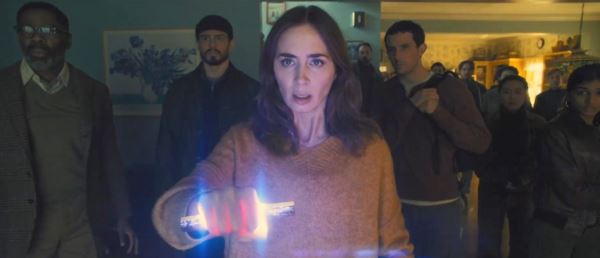 Эмили Блант жутко заикается во время прогноза погоды в трейлере фильма "День раскрытия" от Стивена Спилберга