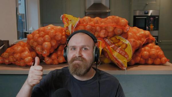 TeaGuvnor запустил стрим с нарезкой лука в ожидании патча 7.40