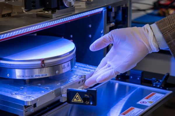 В США изготовили первый в мире истинно трёхмерный чип с кремниевой логикой, нанотрубками и резистивной памятью