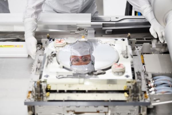 Бывшие инженеры ASML тайно построили в Китае прототип EUV-литографа &mdash; он работает, но чипы пока не делает