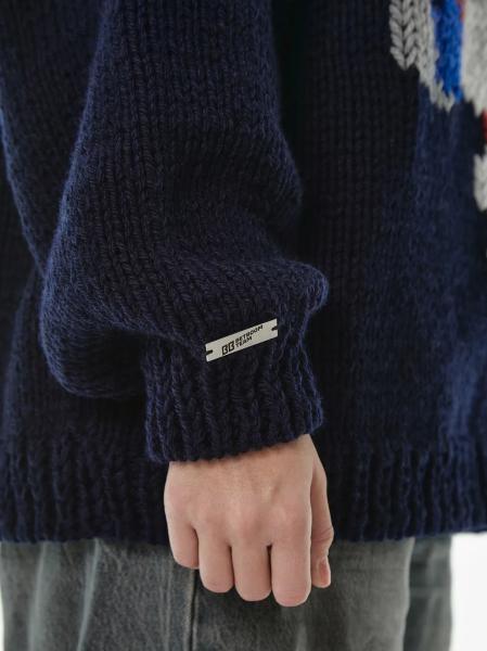 BetBoom Team выпустила новогодние свитеры с Туском и котиком в балаклаве за 8910 рублей