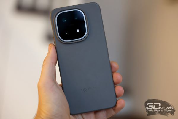 Флагман iQOO 15 поступил в продажу в России: Snapdragon 8 Elite Gen 5, три 50-Мп камеры и батарея 7000 мА&middot;ч по цене от 79 999 рублей